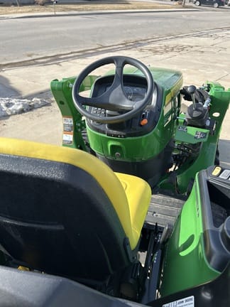 John Deere 3038E Equipment Image0
