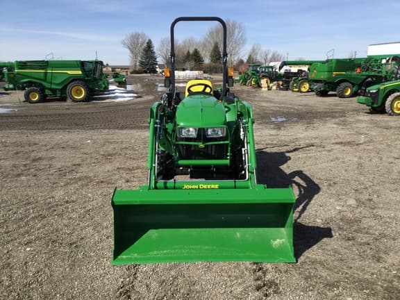 Image of John Deere 3038E equipment image 3