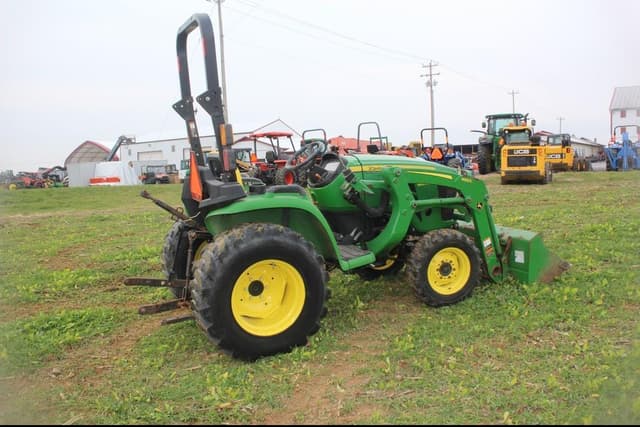Image of John Deere 3038E equipment image 3
