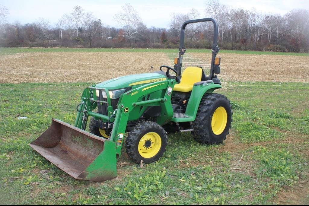 John Deere 3038E Equipment Image0