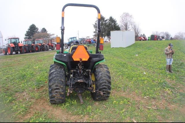 Image of John Deere 3038E equipment image 4
