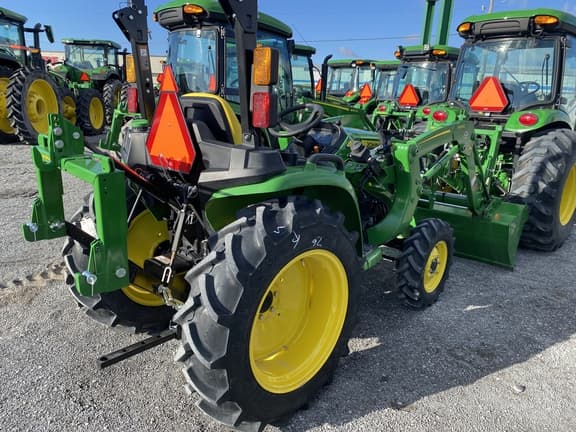 Image of John Deere 3038E equipment image 4