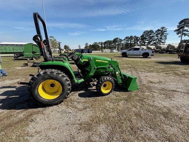 Image of John Deere 3038E equipment image 4