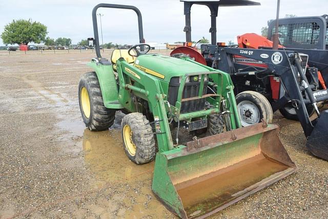 Image of John Deere 3038E equipment image 3