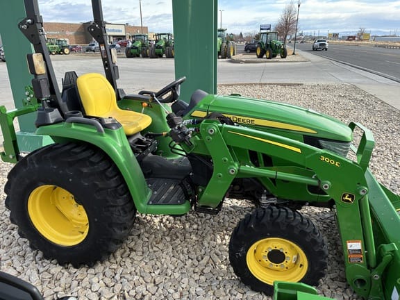 John Deere 3038E Equipment Image0