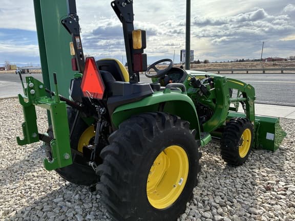 Image of John Deere 3038E equipment image 4