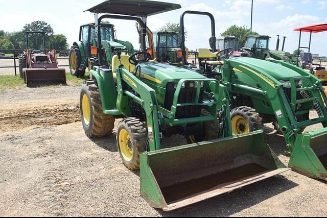 Image of John Deere 3038E equipment image 3