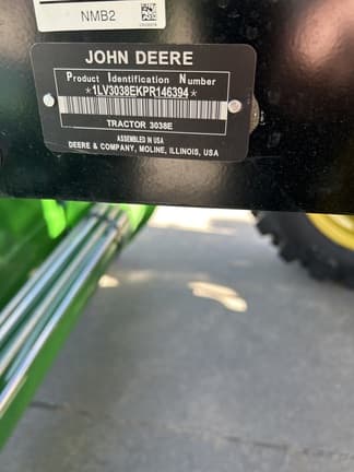Image of John Deere 3038E equipment image 4