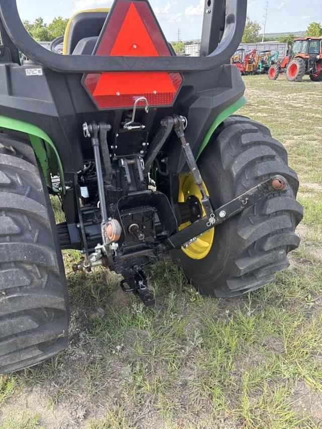 Image of John Deere 3038E equipment image 3