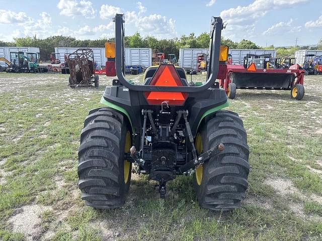 Image of John Deere 3038E equipment image 4