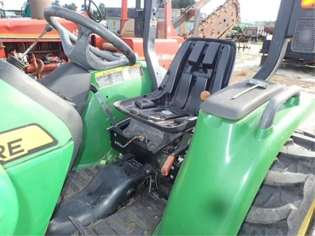 Image of John Deere 3038E equipment image 4