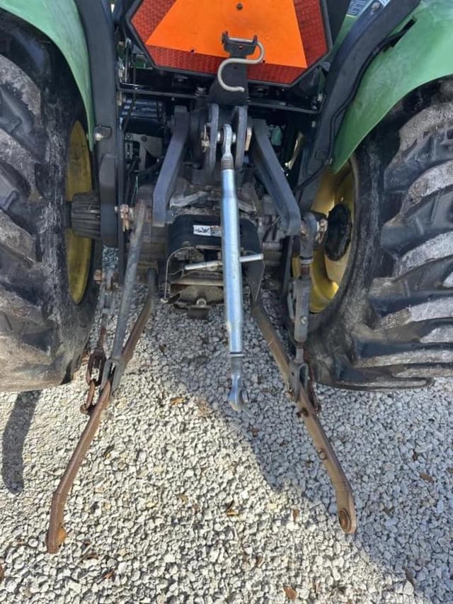 Image of John Deere 3038E equipment image 2