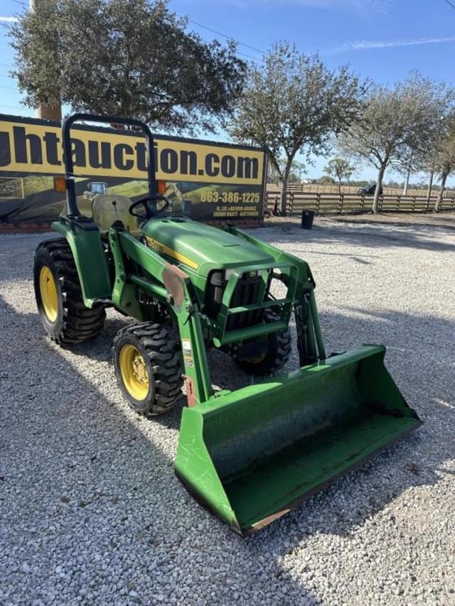 Image of John Deere 3038E equipment image 4