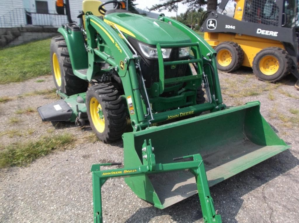 Image of John Deere 3039R Image 1