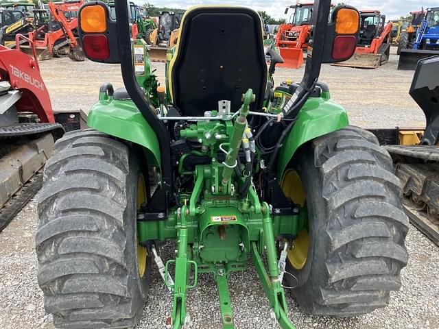 Image of John Deere 3039R equipment image 4