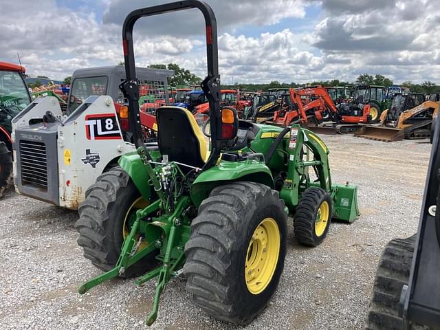 Image of John Deere 3039R equipment image 2