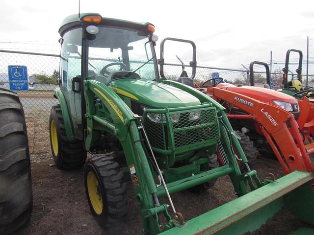 Image of John Deere 3039R equipment image 4