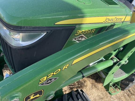 Image of John Deere 3039R equipment image 3