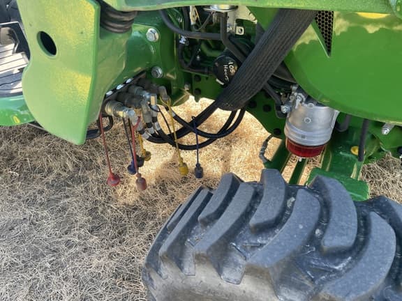 Image of John Deere 3039R equipment image 4