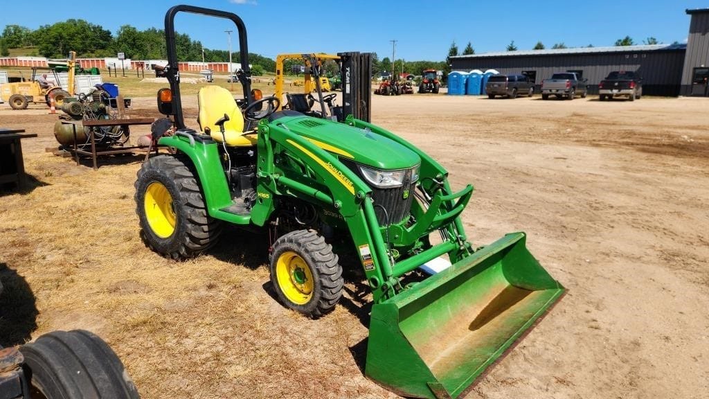 John Deere 3039R Equipment Image0