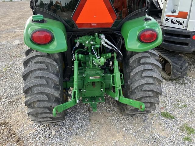 Image of John Deere 3039R equipment image 4