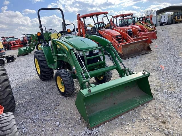 Image of John Deere 3039R equipment image 1