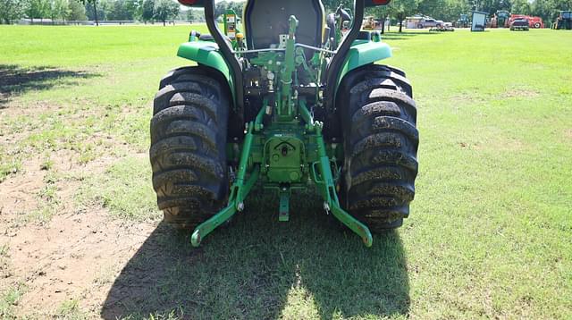 Image of John Deere 3039R equipment image 4