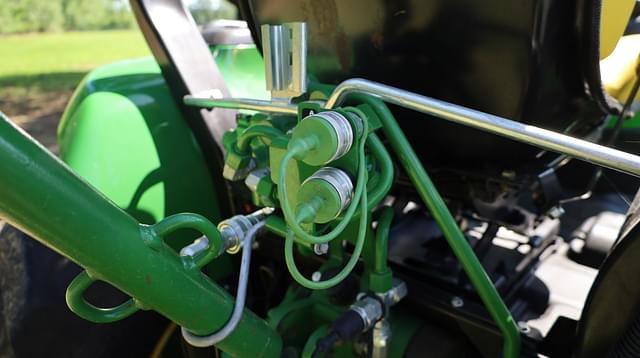Image of John Deere 3039R equipment image 2