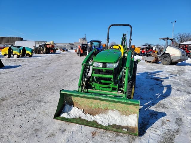Image of John Deere 3039R equipment image 1