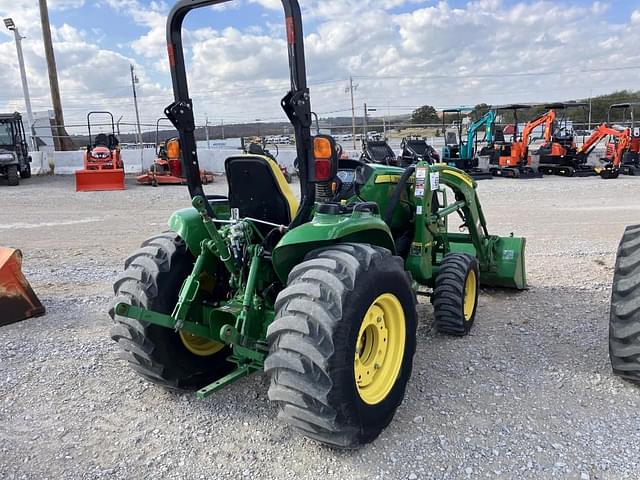 Image of John Deere 3039R equipment image 2