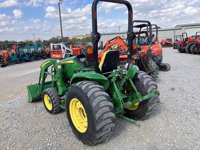 Image of John Deere 3039R equipment image 3