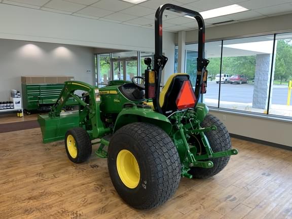 Image of John Deere 3039R equipment image 2