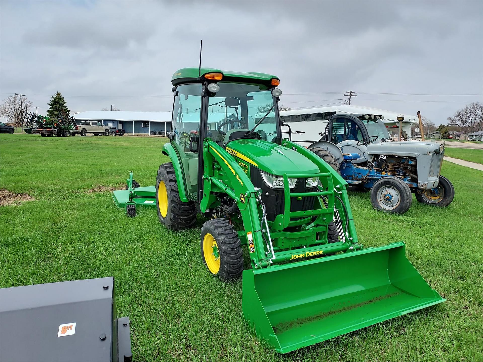 Main image John Deere 3039R 3