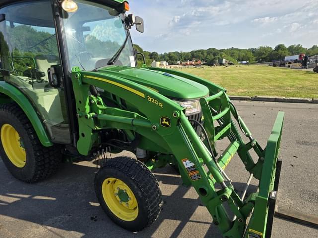 Image of John Deere 3039R equipment image 4