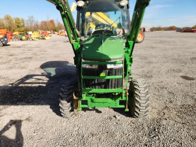 Image of John Deere 3039R equipment image 1