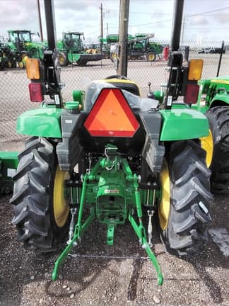 Image of John Deere 3043D equipment image 3
