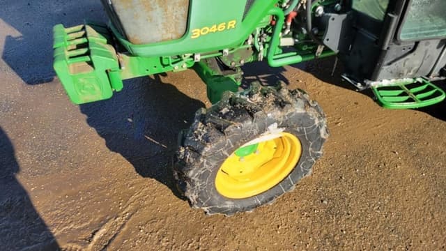 Image of John Deere 3046R equipment image 1
