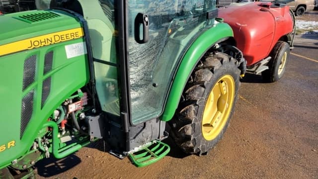 Image of John Deere 3046R equipment image 3