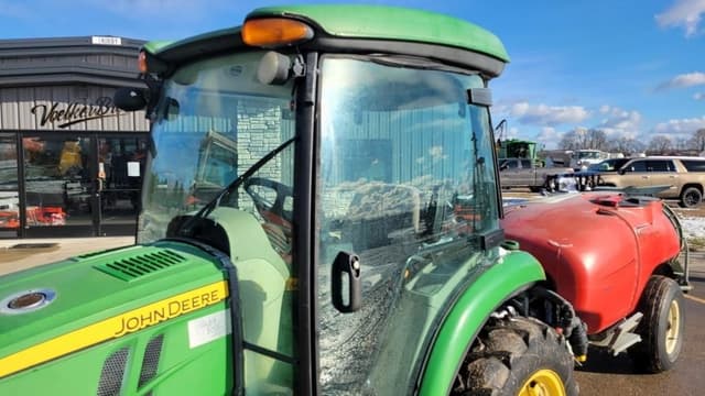 Image of John Deere 3046R equipment image 4