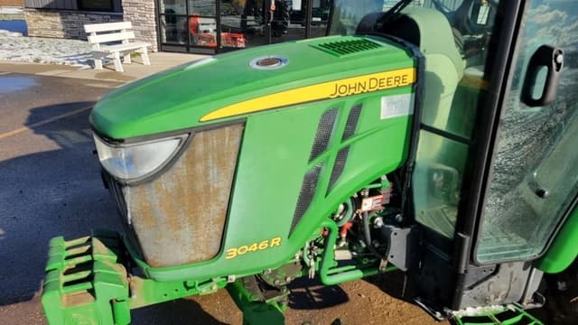 Image of John Deere 3046R equipment image 2