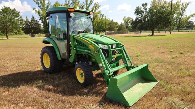 Image of John Deere 3046R equipment image 4