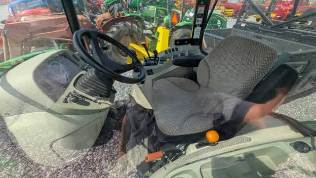 Image of John Deere 3046R equipment image 1