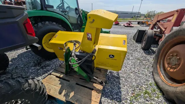 Image of John Deere 3046R equipment image 4