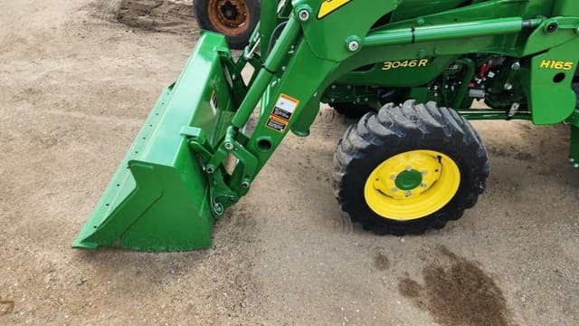 Image of John Deere 3046R equipment image 1