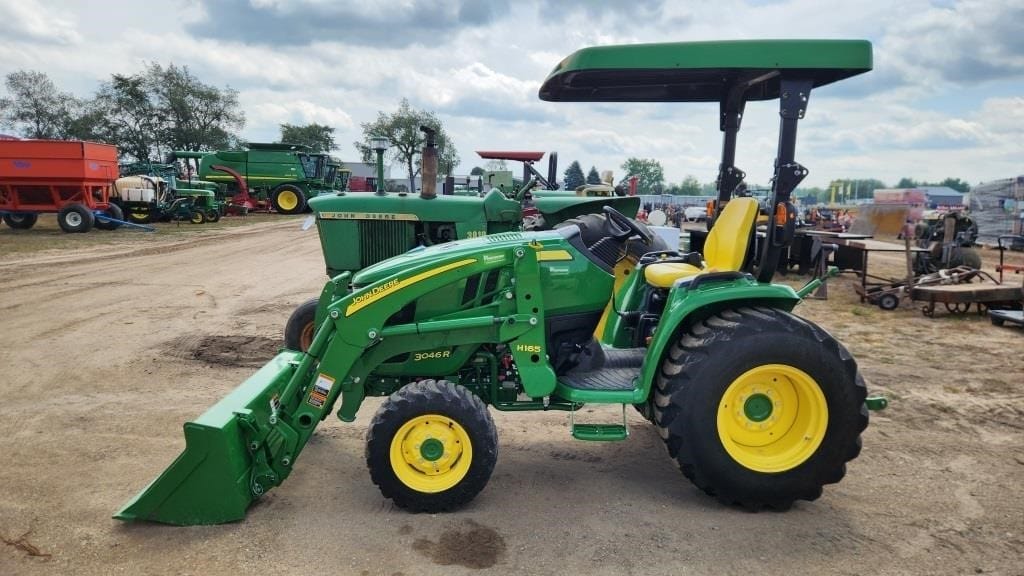 John Deere 3046R Equipment Image0