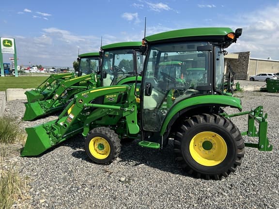 Image of John Deere 3046R equipment image 4
