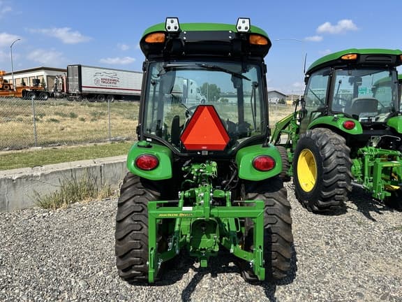 Image of John Deere 3046R equipment image 3