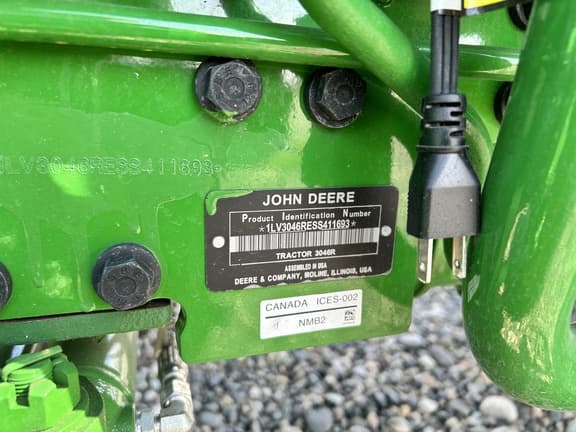 Image of John Deere 3046R equipment image 2