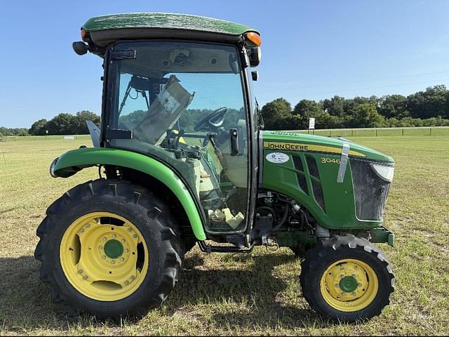 Image of John Deere 3046R equipment image 2