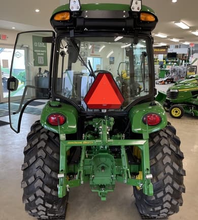Image of John Deere 3046R equipment image 3